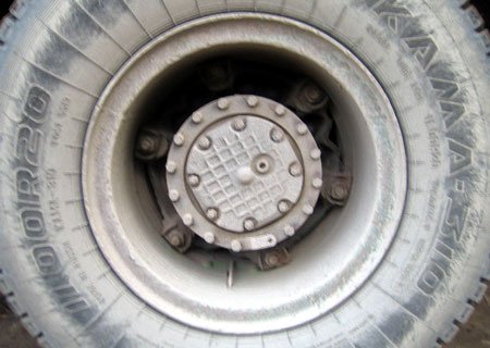 МАЗ-54331: Замена задних ступиц на клиньях на евроступицы